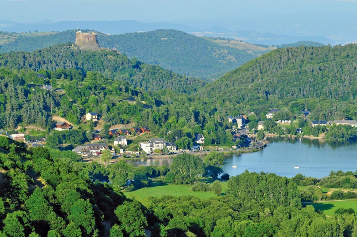 Au Coeur Des Volcans D Auvergne - *