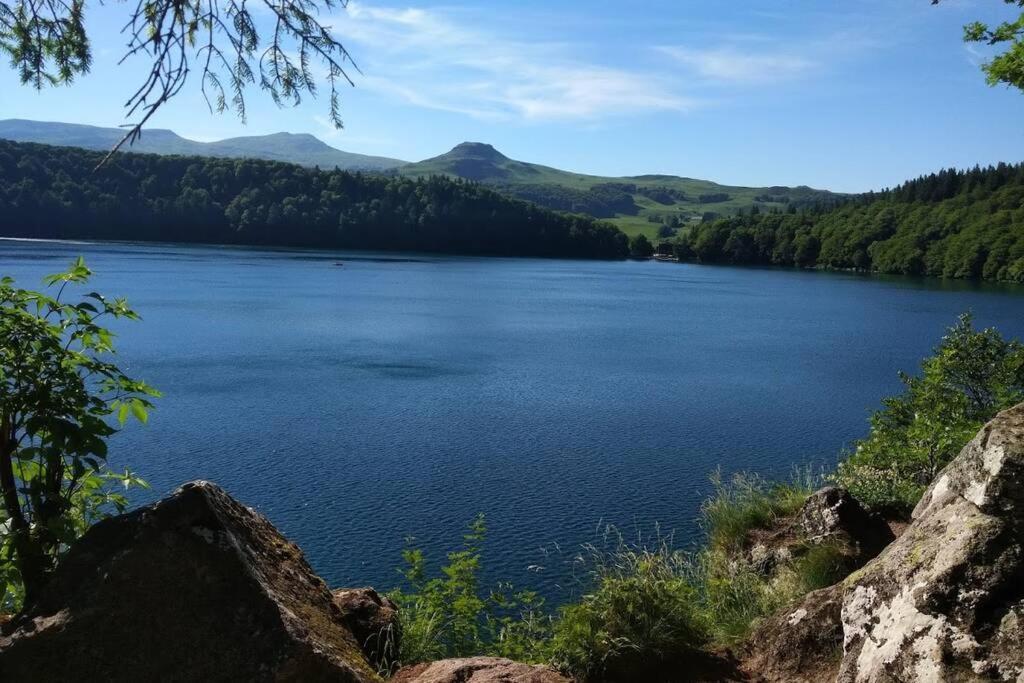 Au Coeur Des Volcans D Auvergne - Apartment Murol